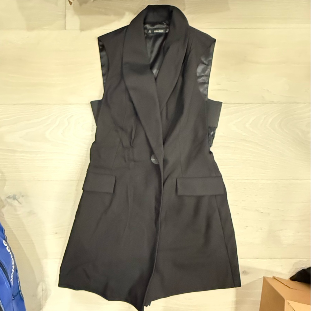 Black Women's Sleeveless Blazer Vest